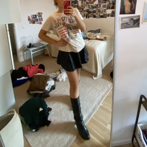 Skinnkjol - Cool skinnkjol i svart