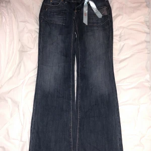 Vintage low rise jeans  - Size 28/34 ( S )  I have one is ( M ) also New, never used ( Tag is still on ☺️)   Orginal price 800   New price 500 