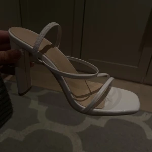 Klacksko - Vill bli av med denna då jag ej använder o den tar plats i mitt skoställ