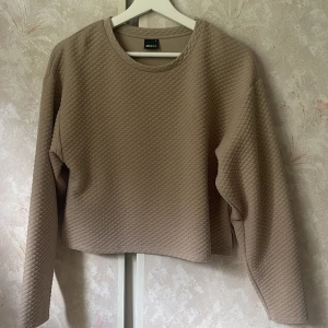 Beige tröja - Beige tröja från gina trosor i strl S❤️ aldrig använd