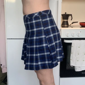 Kjol, rutig  - Rutig, kort blå kilo från H&M 