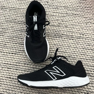Skor  - Helt nya New Balance skor i strl 38💌