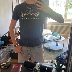 Hugo boss t shirt  - Blå boss t shirt nypris 799 på NK