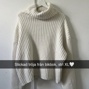Stickad tröja  - Jätte fin💓💓💓nypris: 600kr