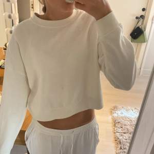 En väldigt ljusbeige sweatshirt i strl Xs/S. 💕