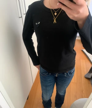 Cdg longsleeve - Snygg och äkta cdg longsleeve i bra kavlite. Kvitto och taggar finns.   Köpte ny för 1000