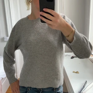 Carin Wester tröja - Säljer denna fina grå stickade från Carin Wester ❤️ köpt gör 499