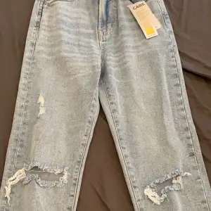 Superfina Stradivarius jeans, helt nya med prislappen kvar beställde dem i fel storlek så aldrig använda. Nypriss:299kr