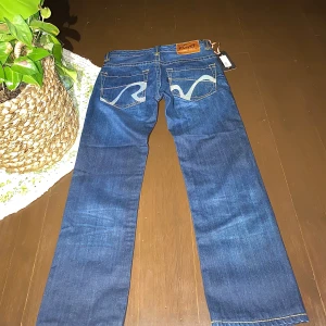Rivet de cru Jeans  - Hej, säljer ett par jeans från märket Rivet De Cru. Omöjliga att få tag på och sällsynta. Oanvända och perfekt skick. Storlek 30 30 och True To Size. Pris inte hugget i sten, hör av dig vid intresse!