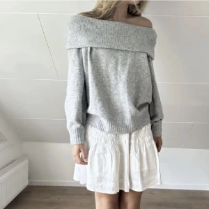 Stickad off shoulder  - Stickad off shoulder tröja strl M🩷