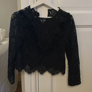 Zara topp - Jättefin tröja från zara, i fint skick och nästan aldrig använd
