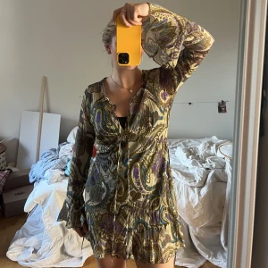 Mönstra mesh klännigm - Super snygg klänning i mesh, nyskick 