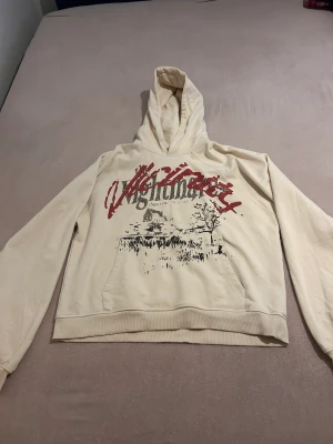 Vicinity Hoodie - Vicinity hoodie i storlek L sitter som XL