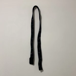 Simpel och fin bälte  - Nyskick, passar med alla sorters plagg och alla färger! Vid funderingar och frågor är det bara och kontakta mig! Och kan mötas upp vid köp, lättare, snabbare, mindre vänte tid och smidigare för oss båda!