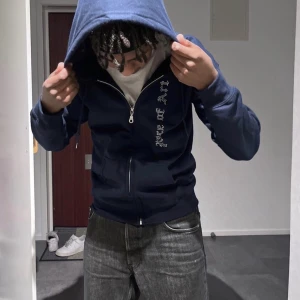 Mörkblå i M - Mörkblå i M