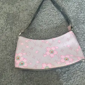En rosa handväska fake Lv 