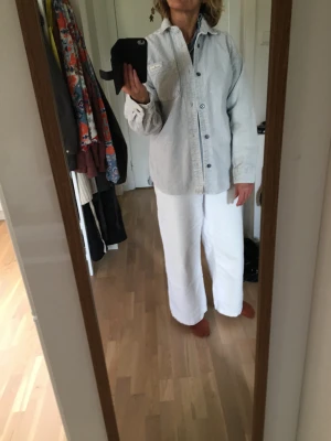 Manchesterjacka - Stl S, men oversized, ljusblå Manchester, använd ett fåtal gånger. Felfri! 