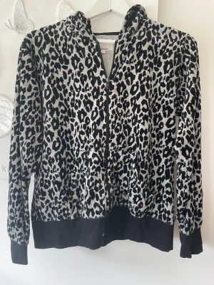 Mjukis set - Leopard mönstrat mjukis set. Aldrig använd 10/10.