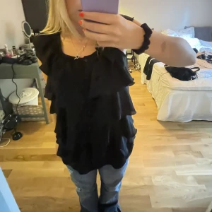 Volang blus - Fin blus med volanger🐆🐆