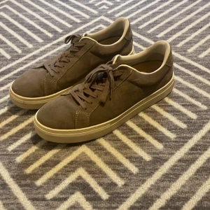 Vagabond skor - Fett snygga vagabond skor köpt för runt 1100 kr. Använda fem gånger, så inga  skador bara lite smutsiga som går att fixa