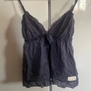 Odd Molly topp - Super gullig och söt topp ifrån odd Molly! Den är i storlek 0 vilket motsvarar storlek xs, den är i jätte fint skick!💗💓