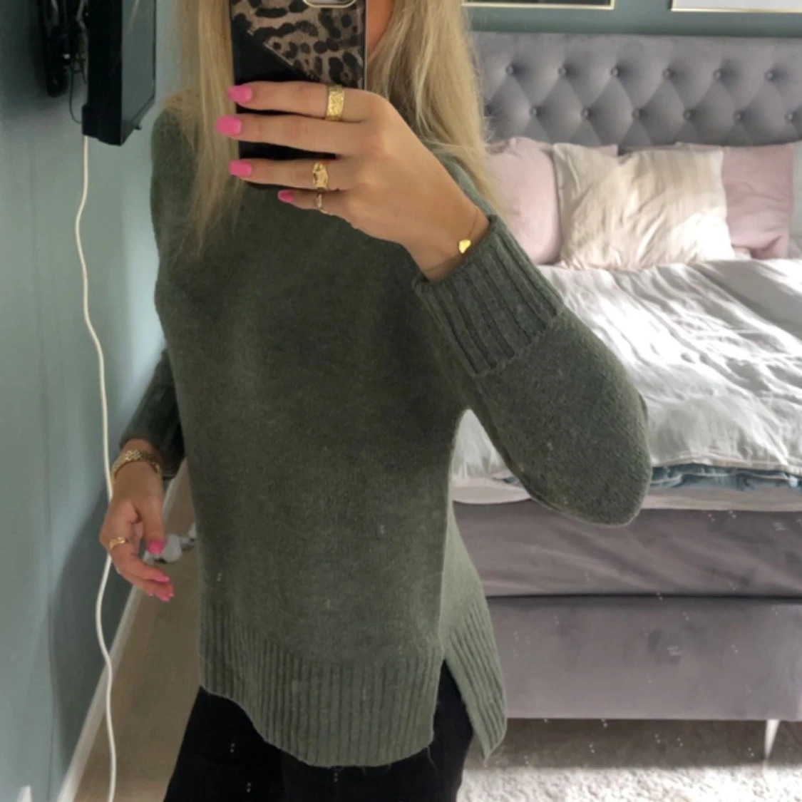 Snygg oanvänd grön stickad tröja, ett måste att ha nu i höst! - 90
