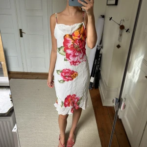 Blommig klänning - Blommig vintage klänning