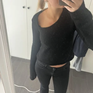 LEGER TOPP - Hej säljer min leger topp, använd ca 3 gånger.. Den passar inte mig i smaken så därför säljer jag!! Inköpt för 565kr❤️