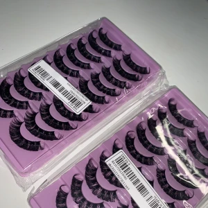 Fransar - Köpte dessa fransar från shein för att sen inse att det var fel modell🙃 Säljer båda för 60 eller ett par för 40.