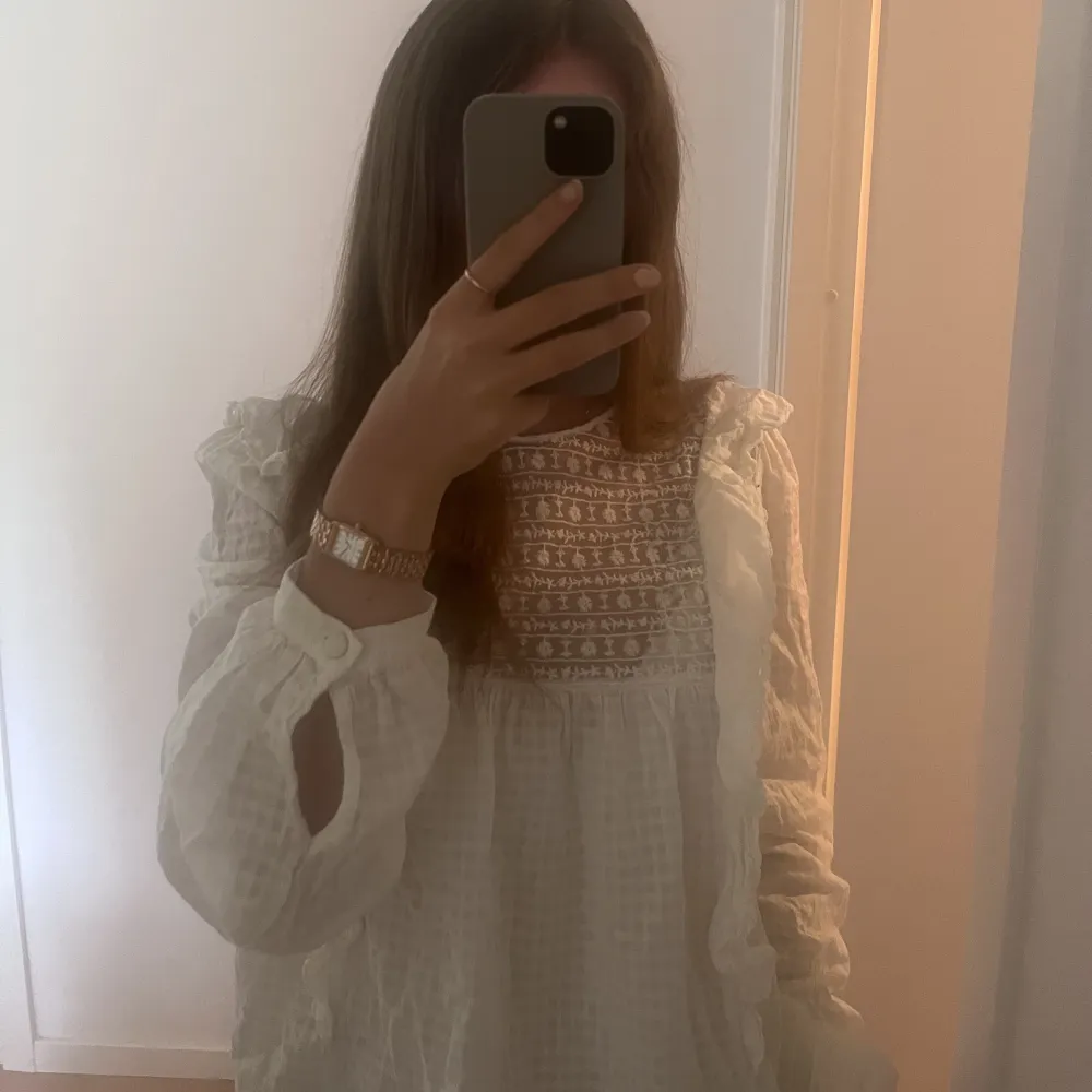 Super söt Zara blus som knappast är använd och är i fint skick❤️. Blusar.