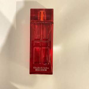Säljer en helt nya parfym Elizabeth Arden 