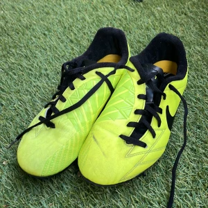 Nike T90 - Nike fotbollsskor använda men hyfsat fina