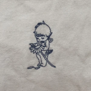 Brandy Baby-Tee - Brandy Melville Baby-Tee, perfekt skick, säljer pga ingen användning, skriv privat om du har frågor 💕