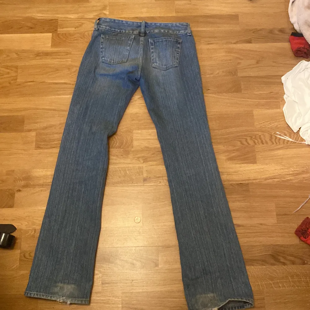  snygga lågmidjade diesel jeans i bootcut. passar bra i längden på mig som är 172💗. Jeans & Byxor.