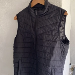 Väst - Jack&jones väst Knappast använd