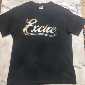 Excite t-shirt - En vädligt fräch och oanvänd t shirt från Excite med en fin logga på ryggen. ( kan mötas upp i Stockholm) 