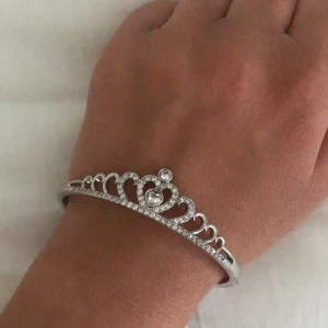 Armband - Säljer denna jätte söta rostfritt stål armband, jätte bra skick. Priset går att diskuteras