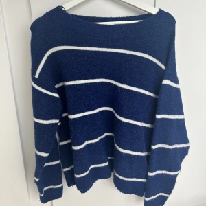 Stickad randig tröja - Superskön stickad tröja 💙