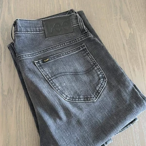 Jeans från Lee - Fina jeans från Lee i bra skick