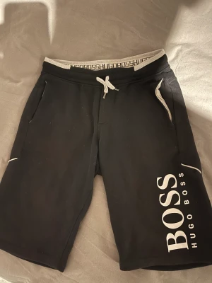 Hugo boss shorts  - Hugo boss shorts  Storlek 14 years  Oanvända