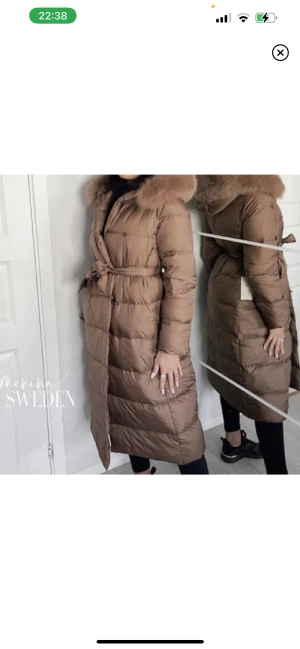 Dunjacka - Säljer denna fina dunjacka då den inte kommer inte användning, storlek S! Använd kanske 2-4 ggr inte mera så är som i nytt skick! Pris kan diskuteras