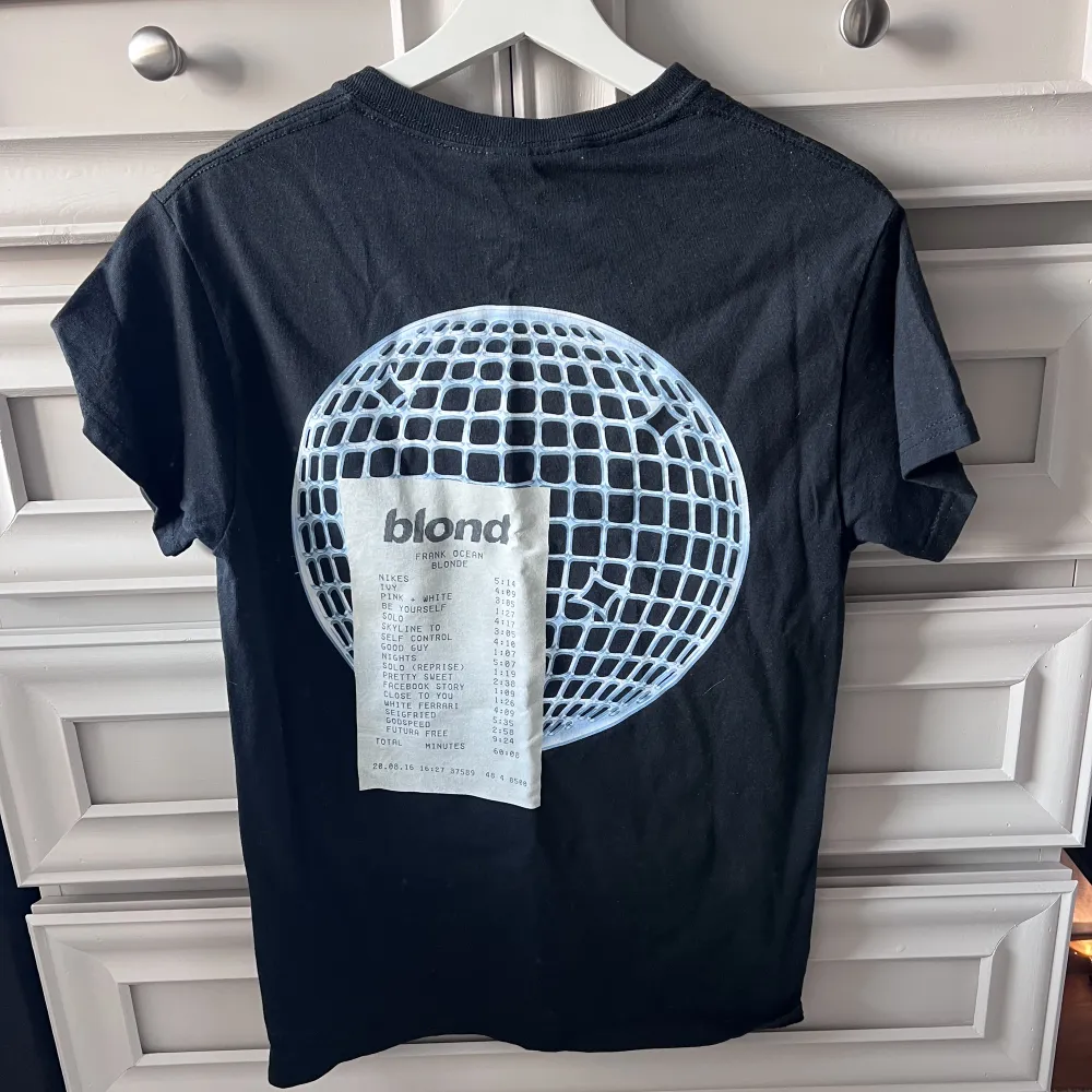 T-shirt från Coldprint som inte längre kommer till användning. Använd men i bra skick❣️ 150kr + frakt. . T-shirts.