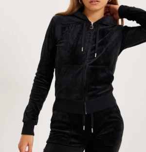 juicy couture - Säljer mitt nya sett Färg: svart Storlek: xs  Bra stick, inga defekter! Kom privat för egna bilder