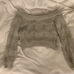Off shoulder  - Säljer min off shoulder tröja från only💓
