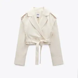 Säljer denna jacka från Zara, använt endast 1 gång så den är som ny.  St S