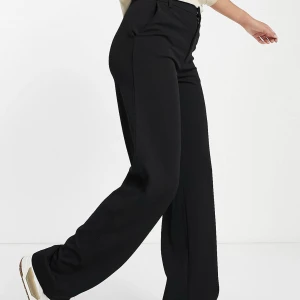 Svarta fina kostymbyxor  - Svarta fina kostymbyxor, sitter perfekt! 🤍🤍🤍