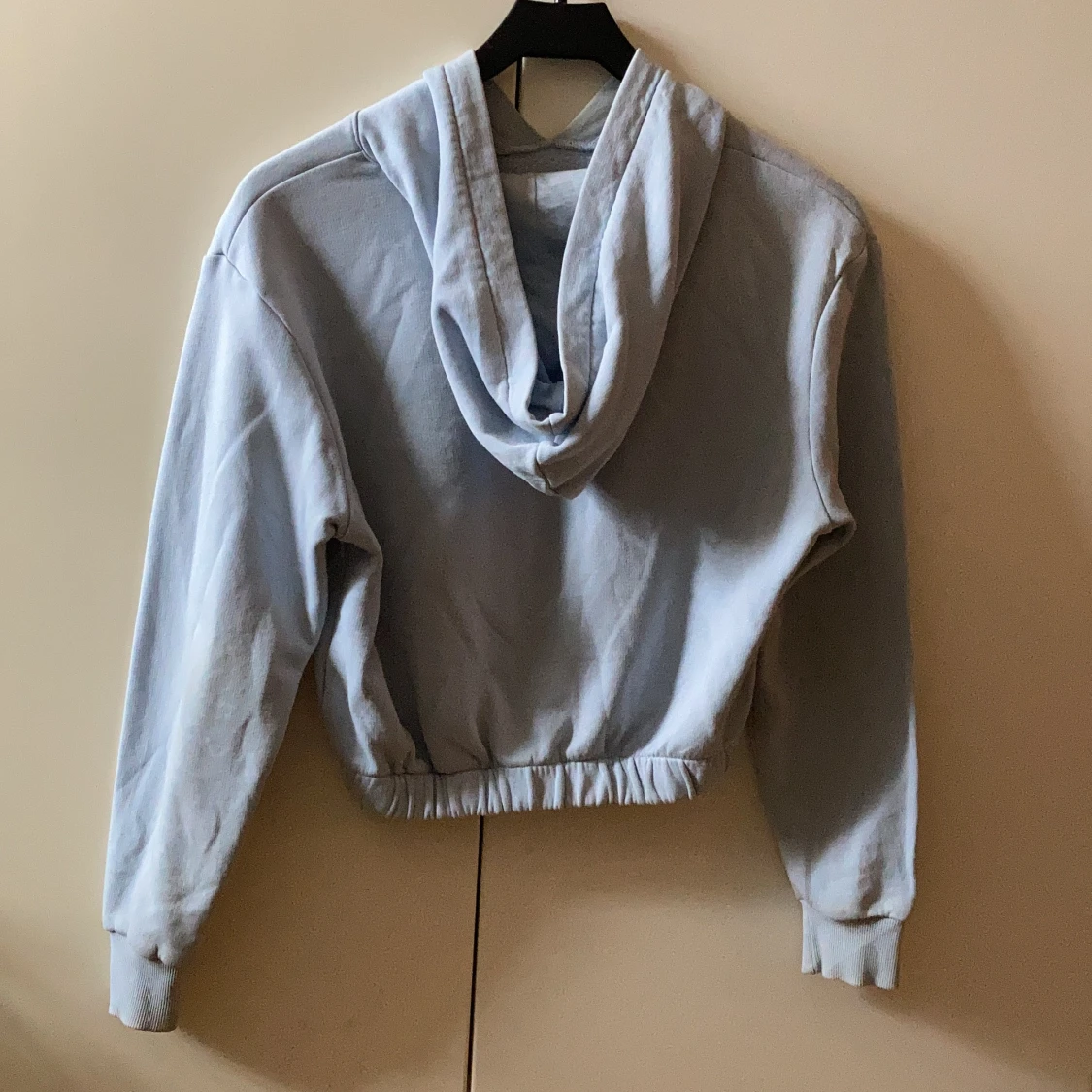 Ljusblå hoodie med NYC text - 90