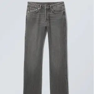 Säljer dessa jättefina weekday jeans i modellen pin mid!💓