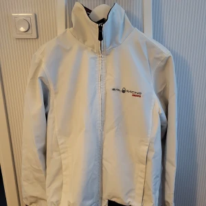 Sail Racing jacka  - - Sail Racing jacka - Storlek Small - Färg vit - I fint skick 