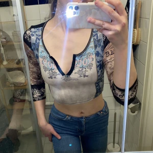 Grungy top i stretchigt material🖤 - Jättefin top i stretchigt material🖤